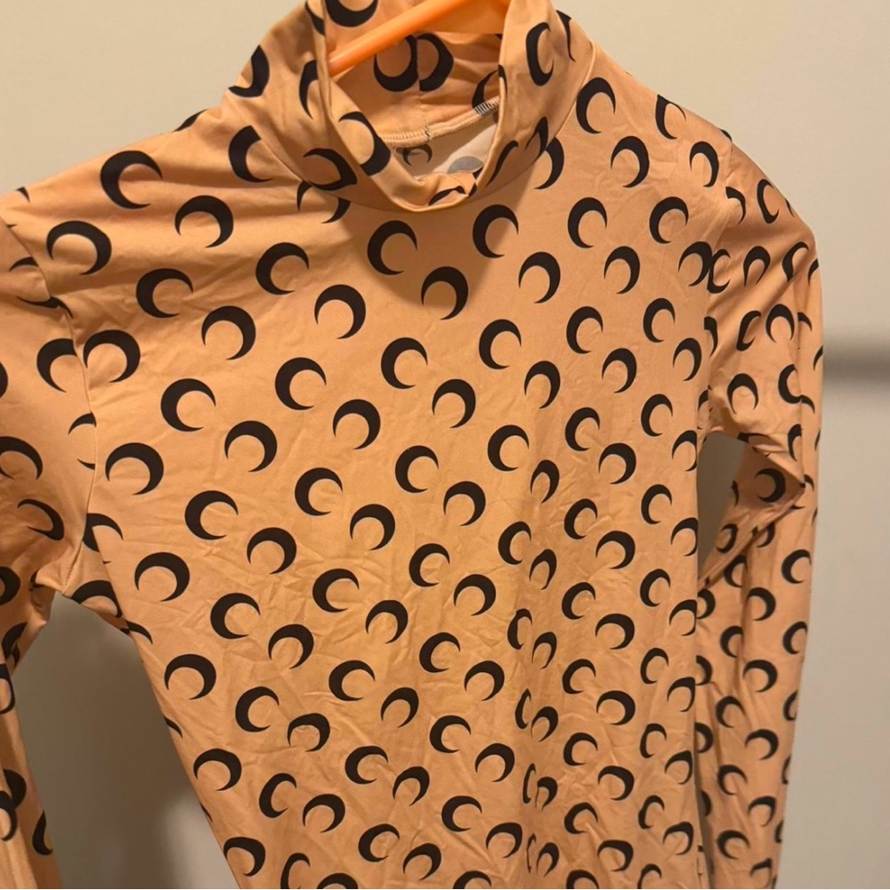 Marine serre tan turtle neck
